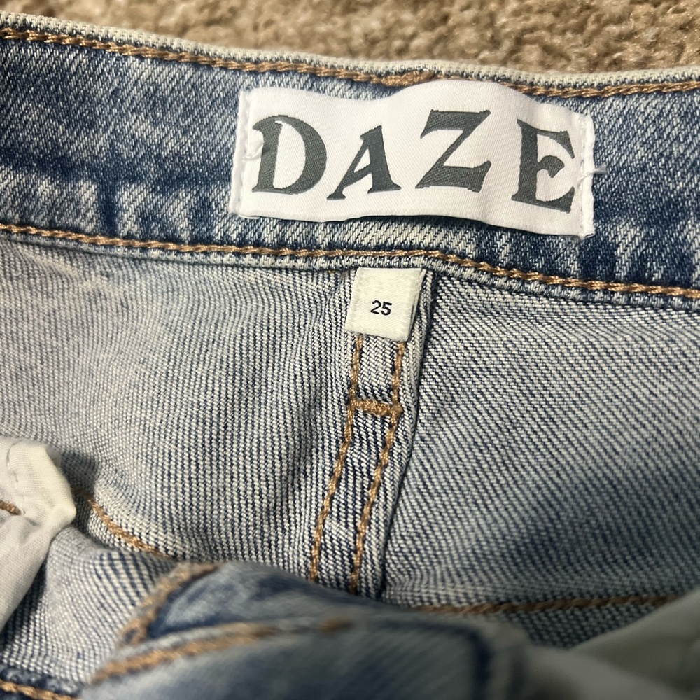 🌻Blue Jean Shorts with Distressed Cuffed Hem🌻 - Picture 3 of 4